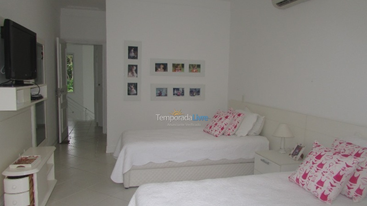 Casa para alquiler de vacaciones em São Sebastião (Praia da Baleia)