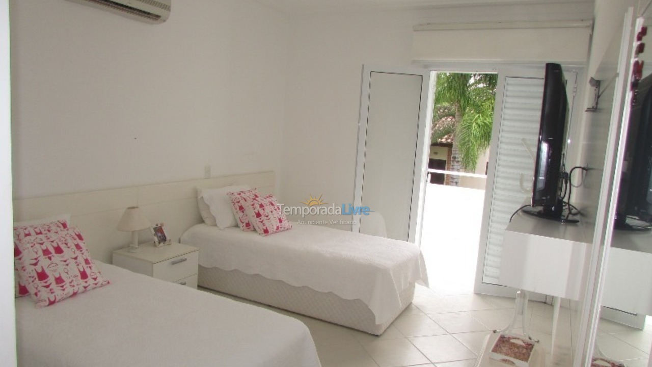 Casa para alquiler de vacaciones em São Sebastião (Praia da Baleia)