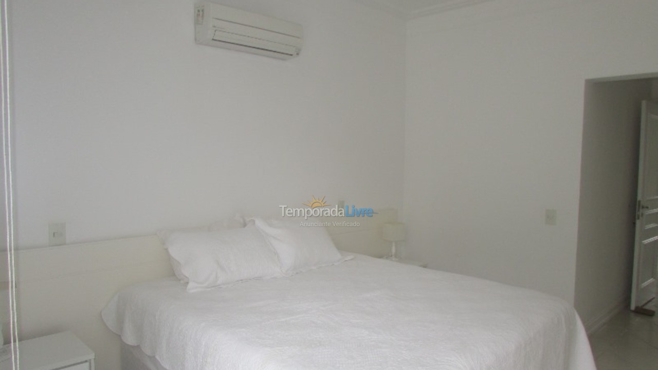 Casa para alquiler de vacaciones em São Sebastião (Praia da Baleia)