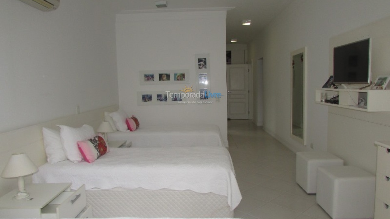 Casa para alquiler de vacaciones em São Sebastião (Praia da Baleia)