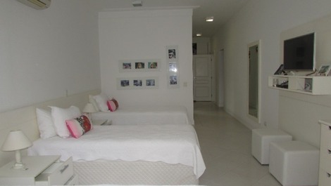 CASA BEM LOCALIZADA NA PRAIA DA BALEIA