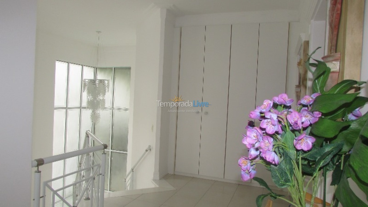 Casa para alquiler de vacaciones em São Sebastião (Praia da Baleia)