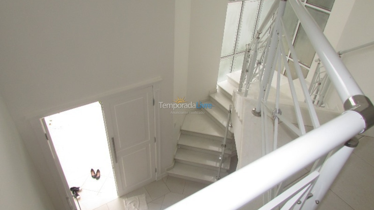 Casa para alquiler de vacaciones em São Sebastião (Praia da Baleia)