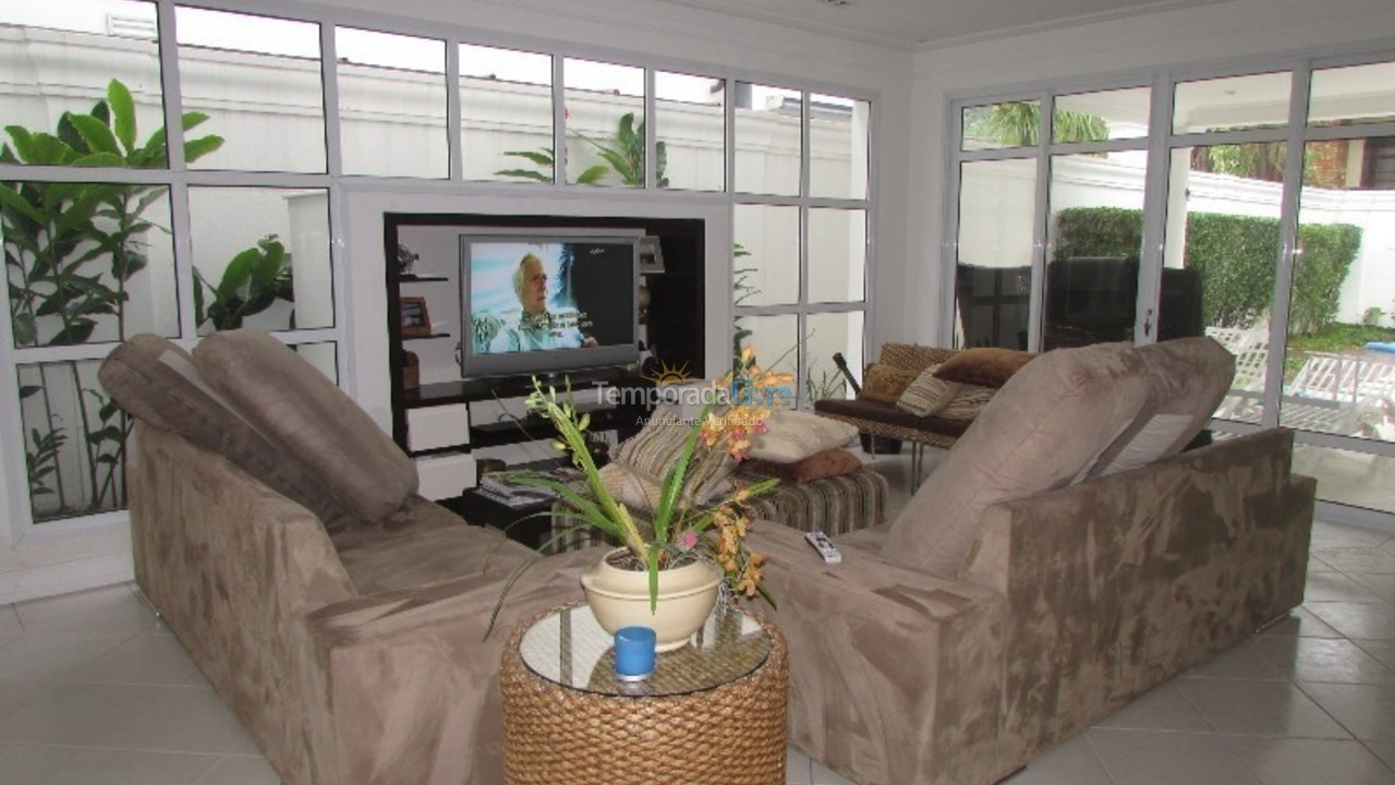 Casa para alquiler de vacaciones em São Sebastião (Praia da Baleia)