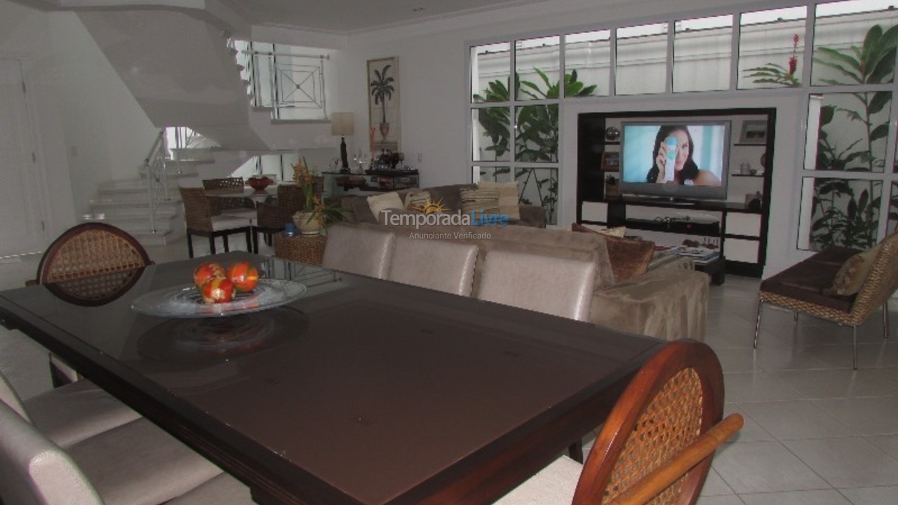 Casa para alquiler de vacaciones em São Sebastião (Praia da Baleia)