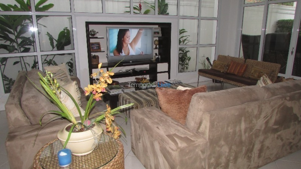 Casa para alquiler de vacaciones em São Sebastião (Praia da Baleia)