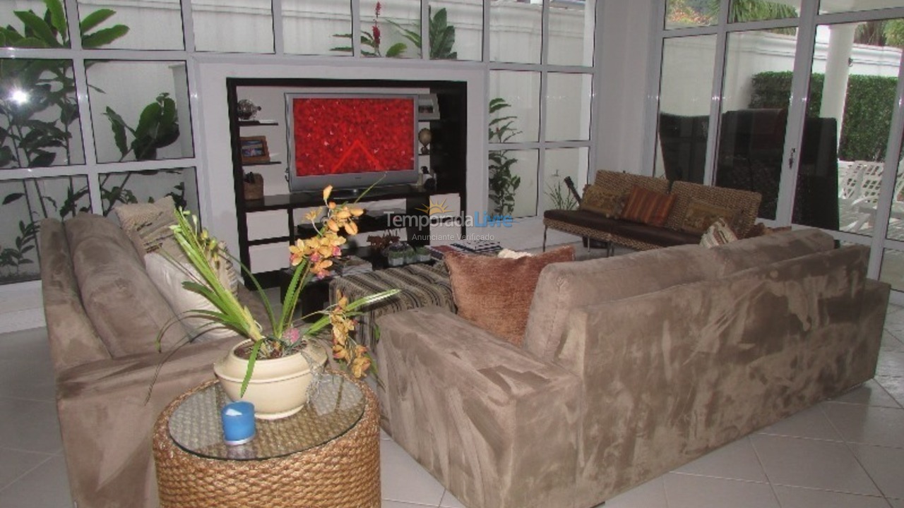 Casa para alquiler de vacaciones em São Sebastião (Praia da Baleia)