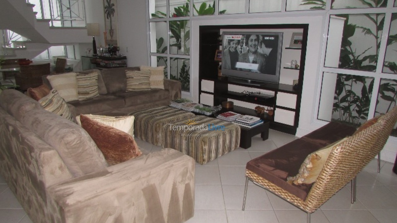 Casa para alquiler de vacaciones em São Sebastião (Praia da Baleia)