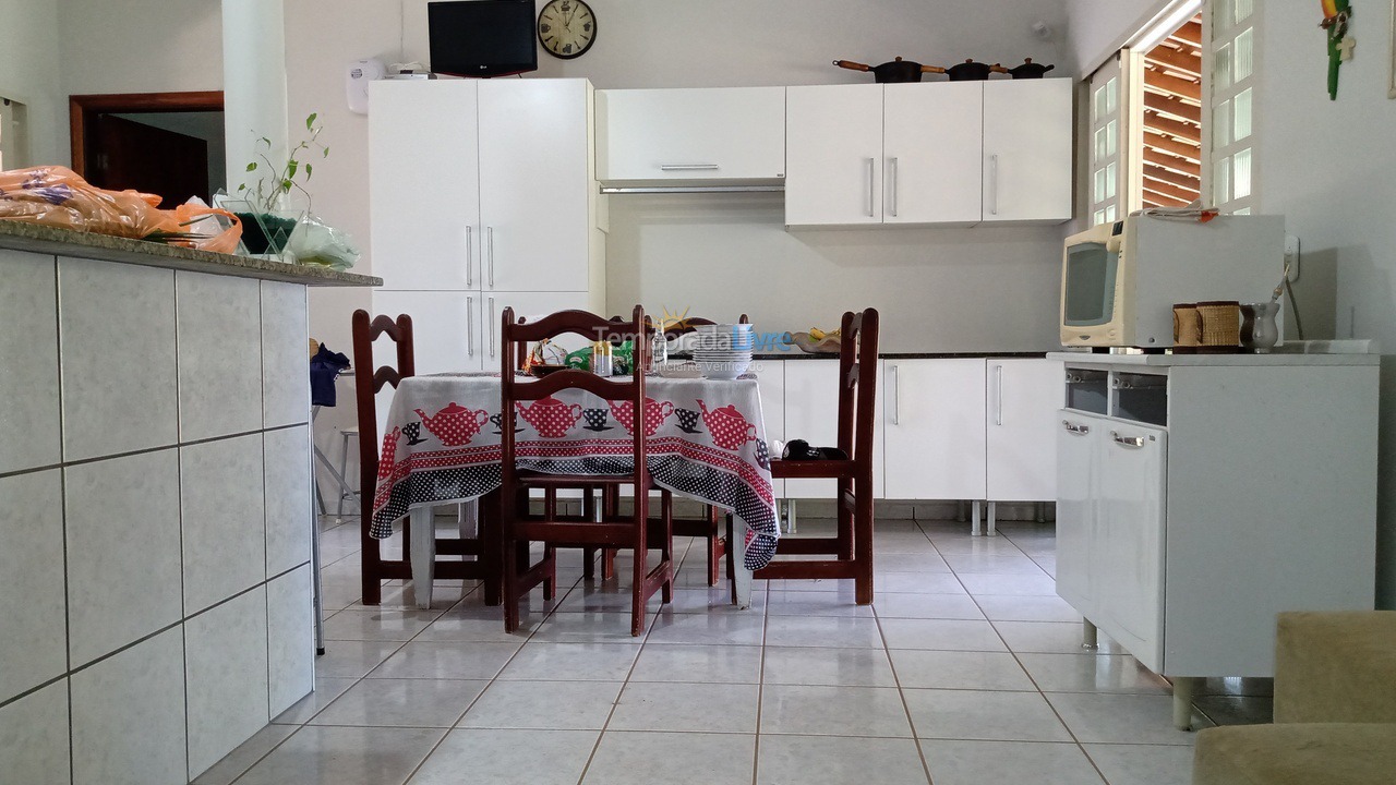 Casa para aluguel de temporada em Promissão (Bairro Bairrerinho)