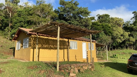 Casa completa junto a Mata Atlântica preservada