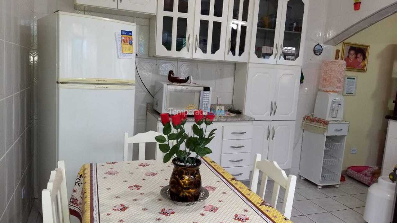 Casa para aluguel de temporada em Mongaguá (Balneario Itaguai)