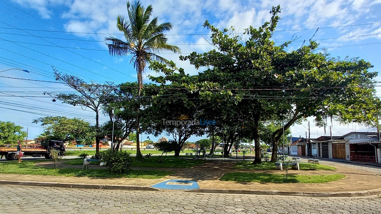 Casa para aluguel de temporada em Mongaguá (Balneario Itaguai)