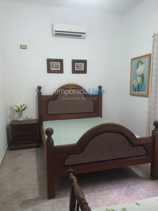 Casa para aluguel de temporada em Guarujá (Enseada)