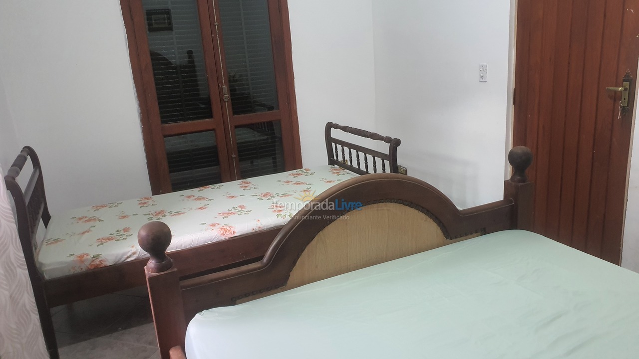 Casa para aluguel de temporada em Guarujá (Enseada)