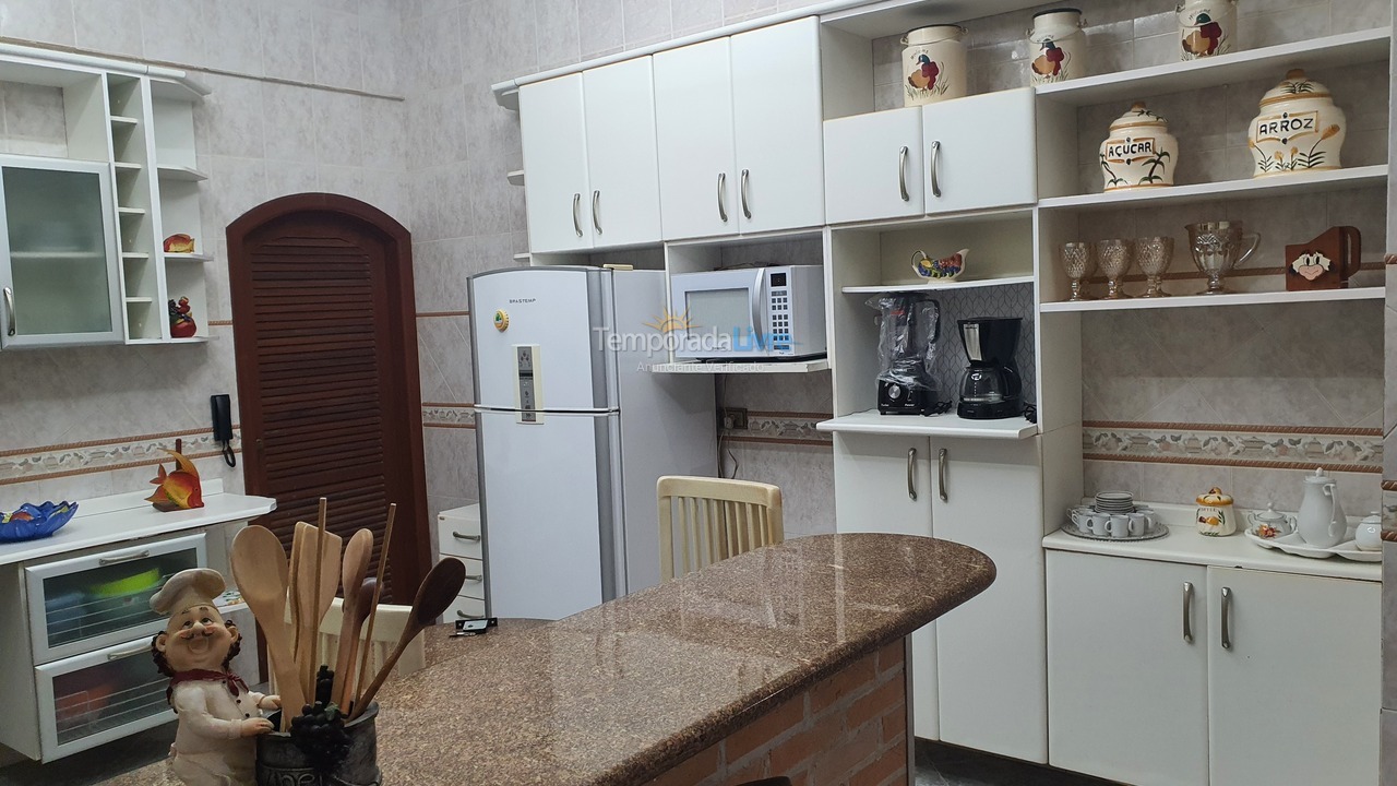 Casa para aluguel de temporada em Guarujá (Enseada)