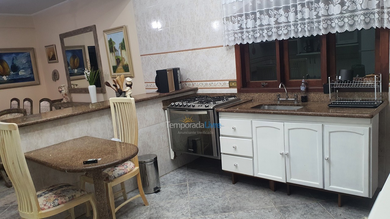 Casa para aluguel de temporada em Guarujá (Enseada)