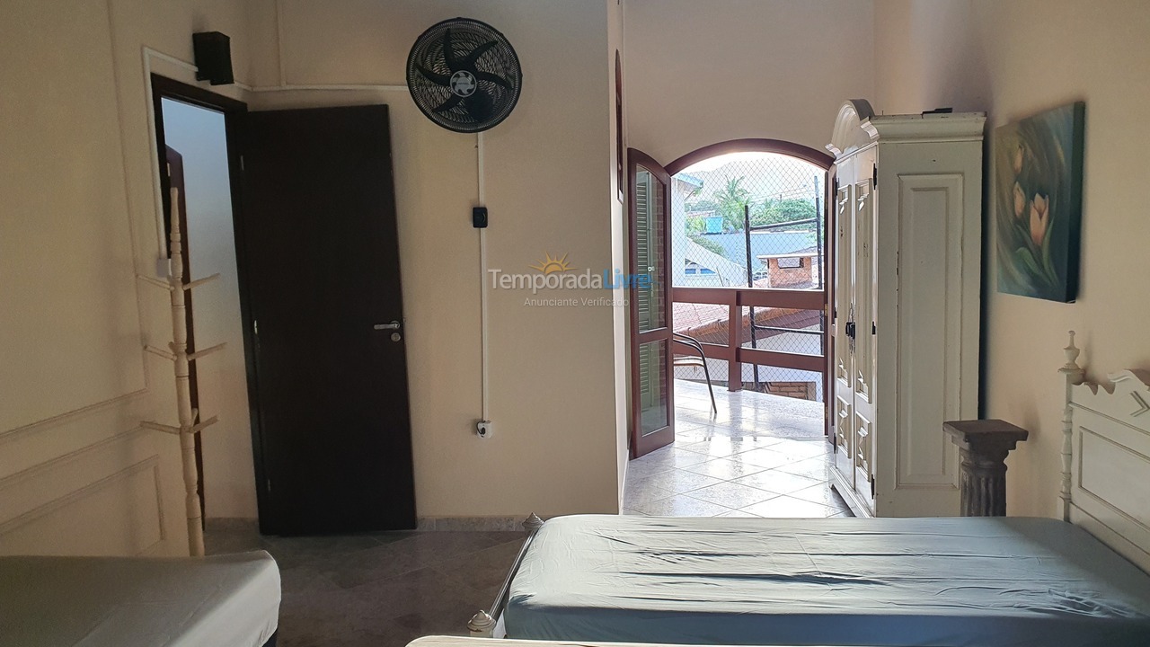 Casa para aluguel de temporada em Guarujá (Enseada)
