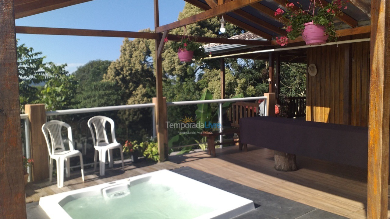 Chácara / sítio para aluguel de temporada em São José dos Pinhais (Saltinho da Malhada)