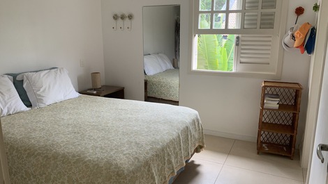 Casa de alto padrão em condomínio fechado pé na areia. Mínimo 7 noites