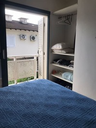 Casa de alto padrão em condomínio fechado pé na areia. Mínimo 7 noites