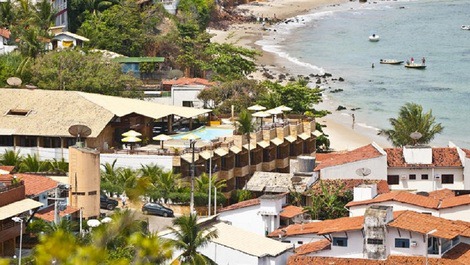 Praia em frente ao hotel