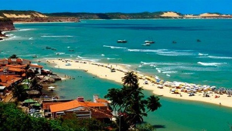 Praia em frente ao hotel