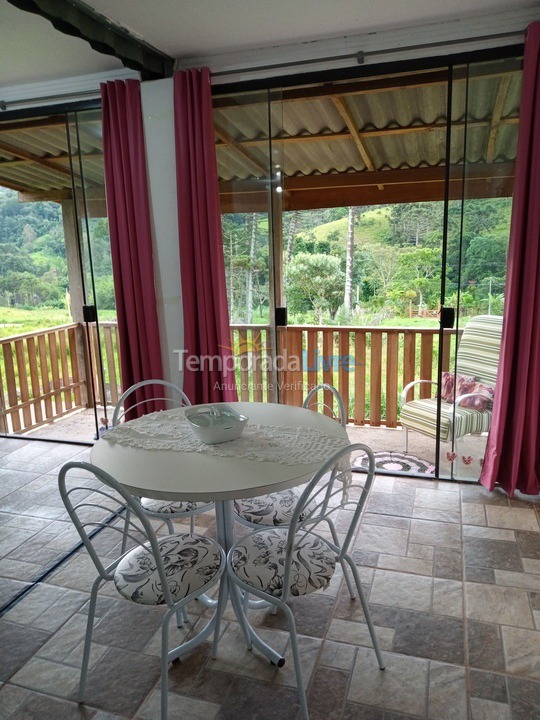 Chácara / sítio para aluguel de temporada em São Bento do Sapucaí (Estrada Municipal José Theotonio Silva)