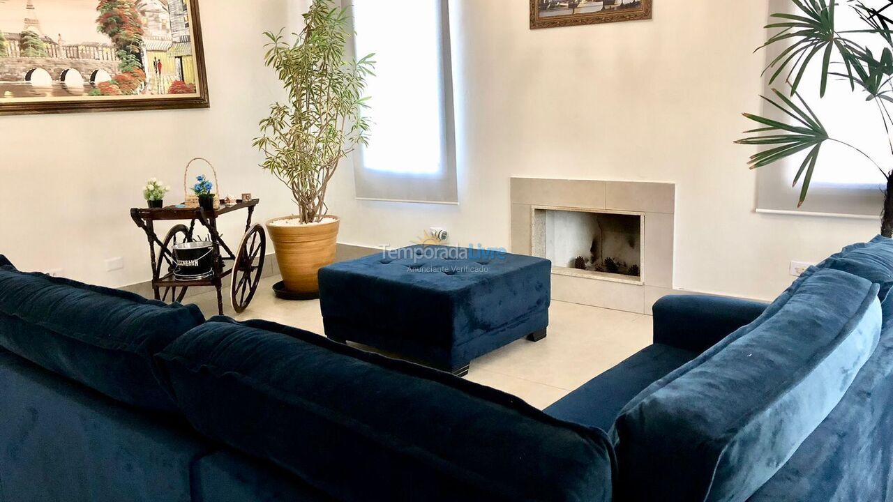 Casa para alquiler de vacaciones em Pardinho (Ninho Verde Eco Residence)