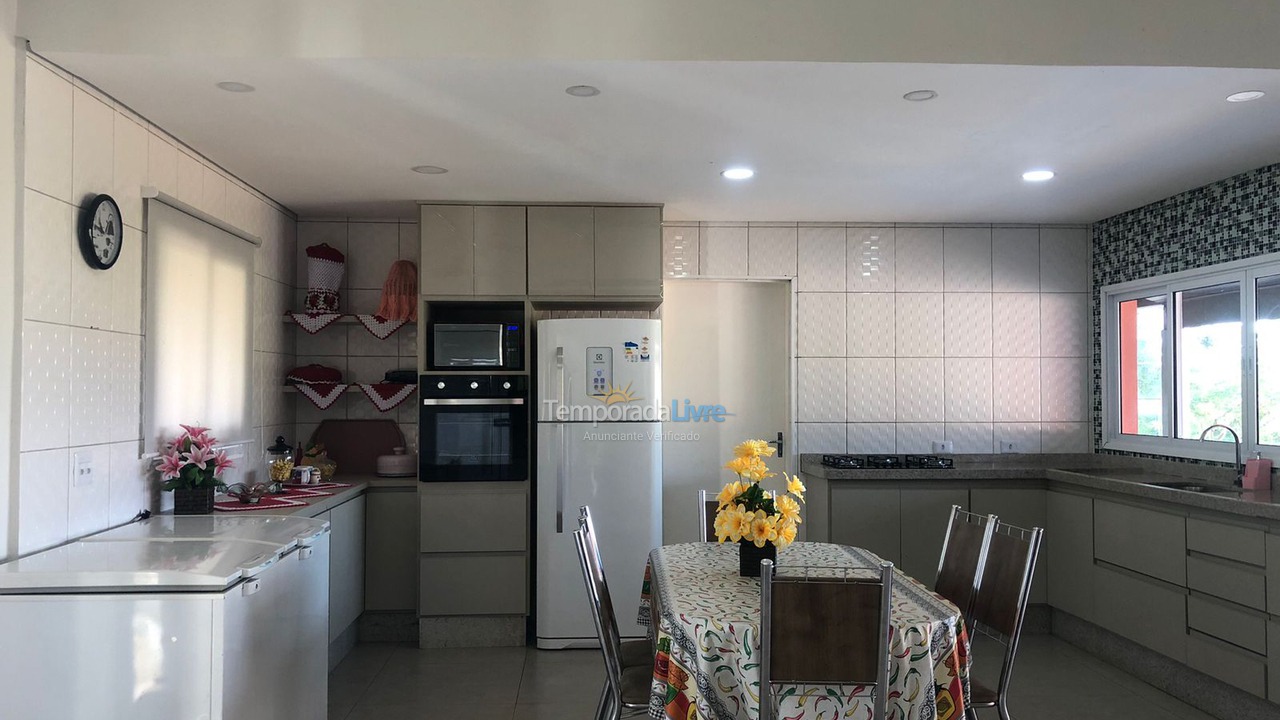 Casa para alquiler de vacaciones em Pardinho (Ninho Verde Eco Residence)