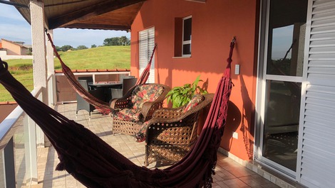 Varanda frente da piscina 