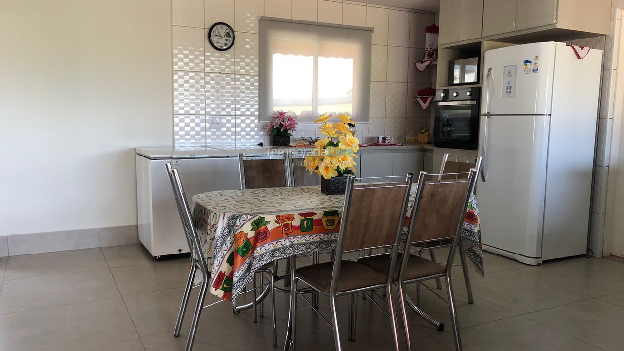 Casa para alquiler de vacaciones em Pardinho (Ninho Verde Eco Residence)