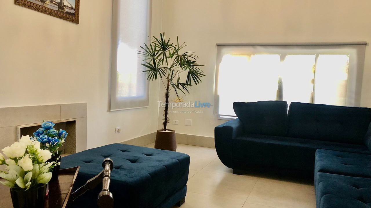 Casa para alquiler de vacaciones em Pardinho (Ninho Verde Eco Residence)