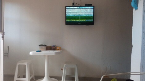 Primeiro ambiente, cozinha sala. 