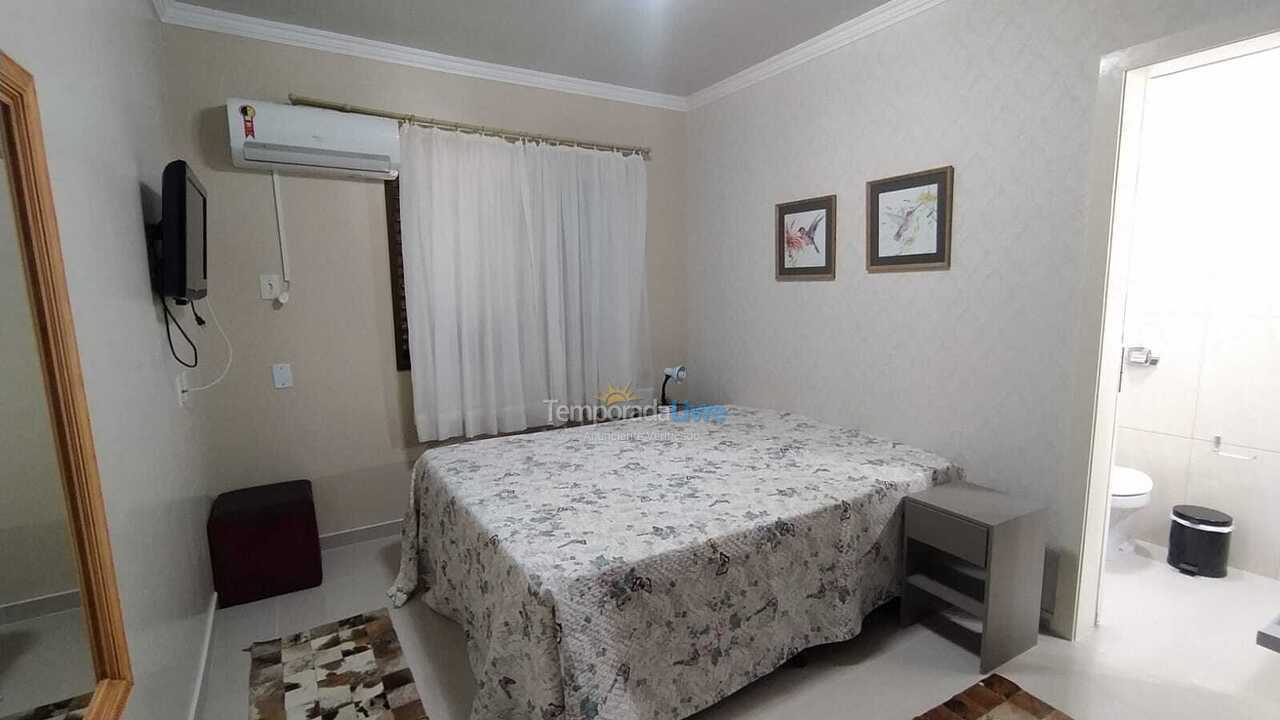 Apartamento para aluguel de temporada em Itapema (Meia Praia)