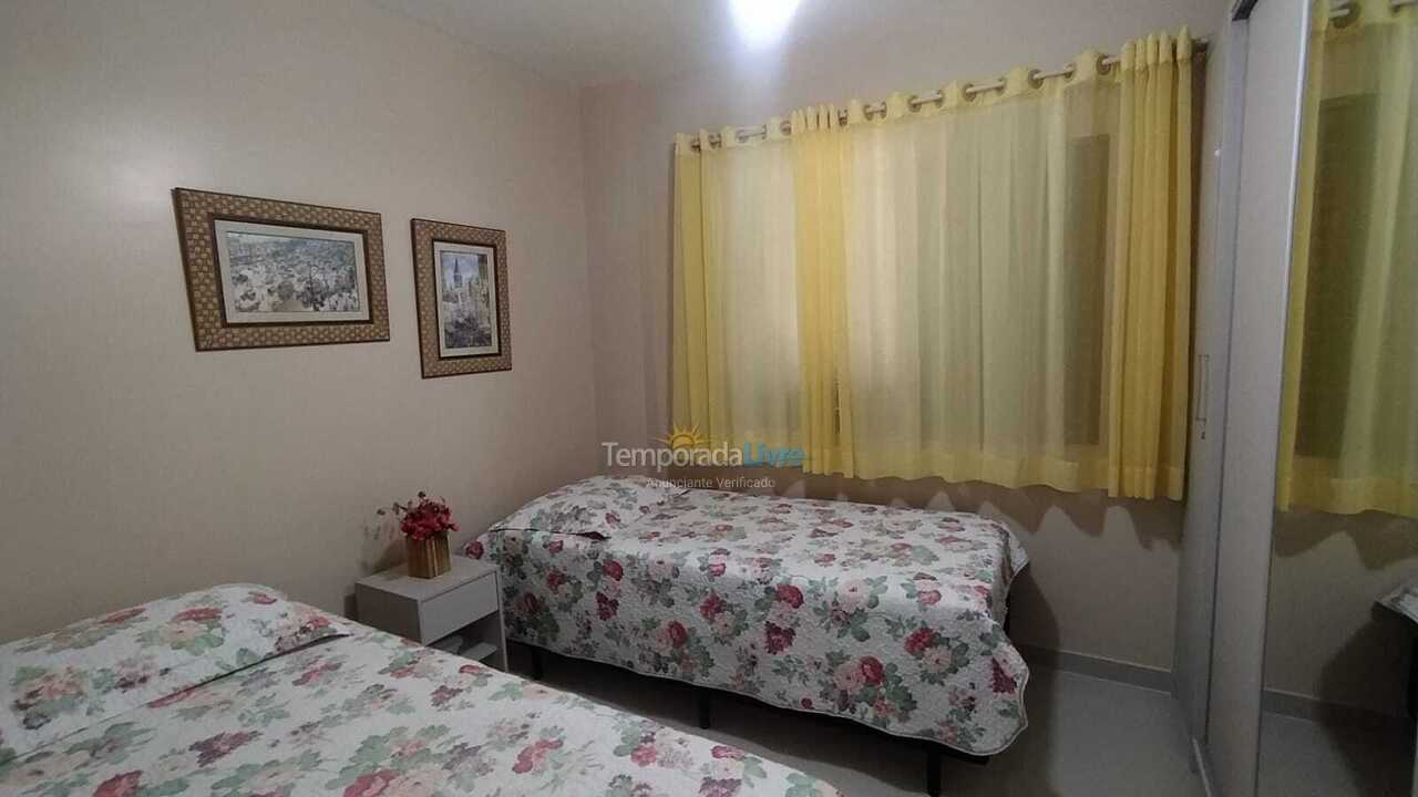 Apartamento para aluguel de temporada em Itapema (Meia Praia)