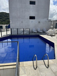 Piso en Pitangueiras a 100 metros de la playa con piscina y 2 plazas de parking.