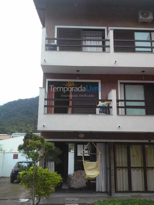 Casa para aluguel de temporada em Ubatuba (Praia das Toninhas)