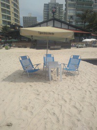 Apto Guarujá 20m from the sand with beach service