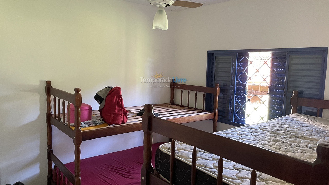 Chácara / sítio para aluguel de temporada em São José do Rio Pardo (Sítio Dois Irmãos)