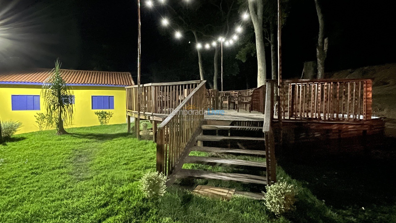 Chácara / sítio para aluguel de temporada em São José do Rio Pardo (Sítio Dois Irmãos)