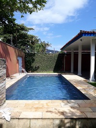Summer house in Guarujá just 180 meters from Enseada beach !!