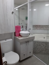 Casa MAGNÍFICA a 1 Km do centrinho: Suíte + hidro