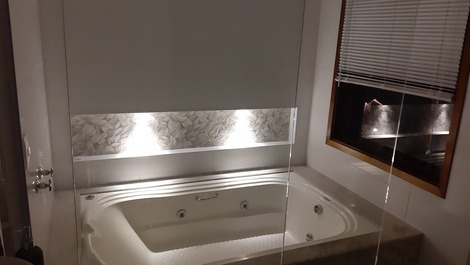 Casa MAGNÍFICA a 1 Km do centrinho: Suíte + hidro