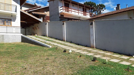 Casa MAGNÍFICA a 1 Km do centrinho: Suíte + hidro