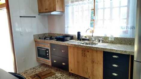 Casa MAGNÍFICA a 1 Km do centrinho: Suíte + hidro