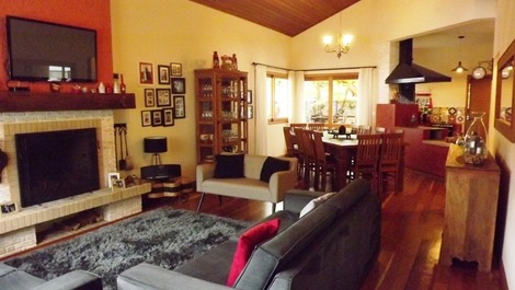 MARAVILLOSA Casa en Condominio Cerrado de 4 Suites