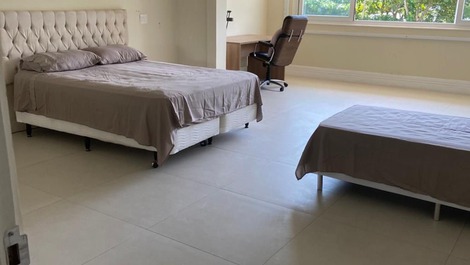 ATÉ 25 PESSOAS - VÁ A PÉ À PRAIA! - MANSÃO PERTINHO MAR