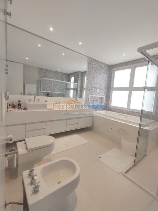 Casa para alquiler de vacaciones em São Sebastião (Praia da Baleia)