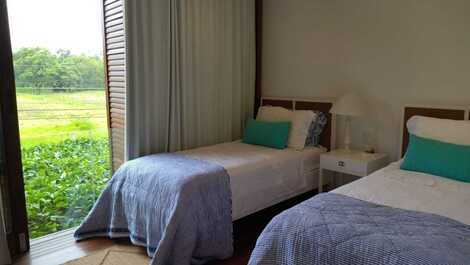 CASA FRENTE AO MAR NA PRAIA DA BALEIA