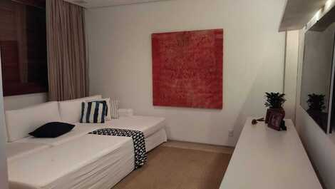 CASA FRENTE AO MAR NA PRAIA DA BALEIA